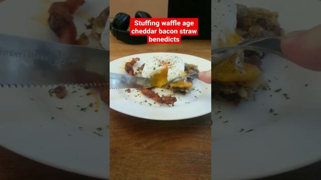 Stuffing waffle aged cheddar Benedict with sweet spicy bacon straws. #bacon смотреть онлайн