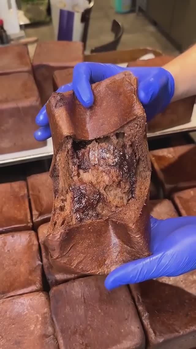 Свежий шоколадный хлеб такой вкусный смотреть онлайн