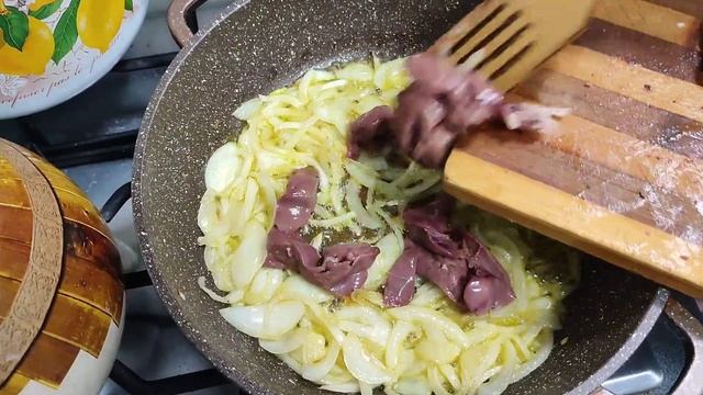 Самая быстра и самая вкусная ПЕЧЕНЬ В СМЕТАННОМ СОУСЕ смотреть онлайн
