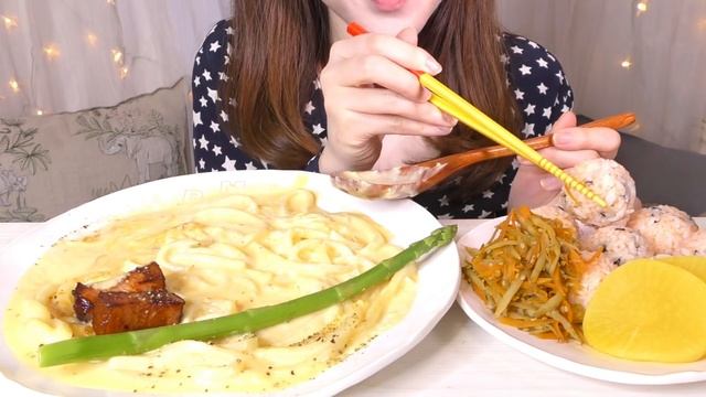 カルボナーラうどんを食べる - UDON Carbonara Eating Show MUKBANG - смотреть онлайн