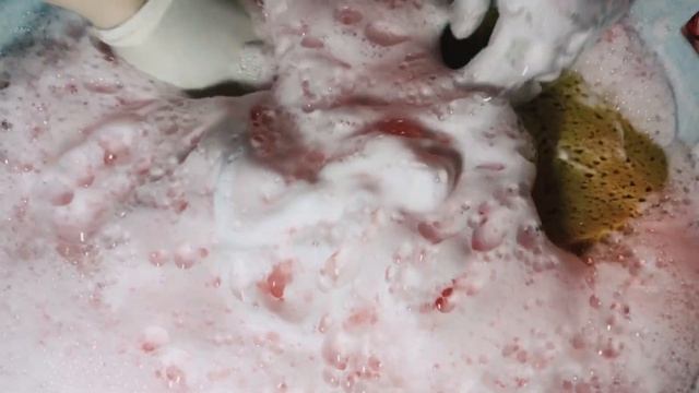 ASMR/Liquid soap/squeezing of soap sponges/rinsing sponges/relaxing sounds/АСМР/жидкое мыло/губки смотреть онлайн
