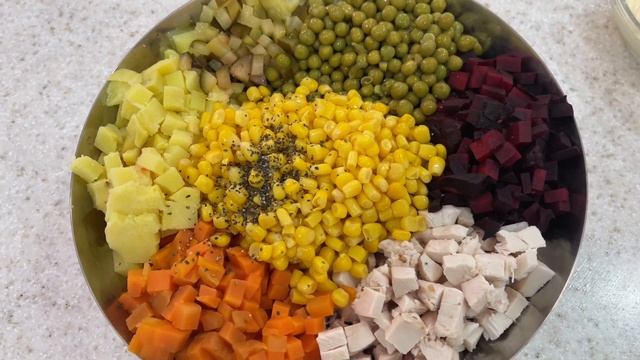 Необычный салат из доступных ингредиентов «Объедение». Мне нравится! смотреть онлайн