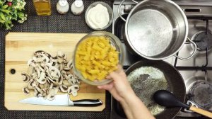Макароны с грибами. Шампиньоны с макаронами. Pasta with mushrooms. Champignons with pasta.