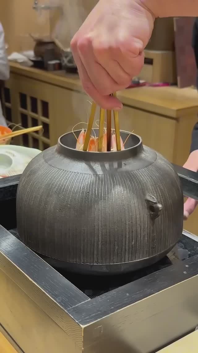 Очень большие суши с тигровыми креветками🍣🦐 Суши Сюнми Нисикава смотреть онлайн