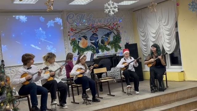 О. Моисеева. "Новогоднее поппури" (исполняет ансамбль домристов) смотреть онлайн