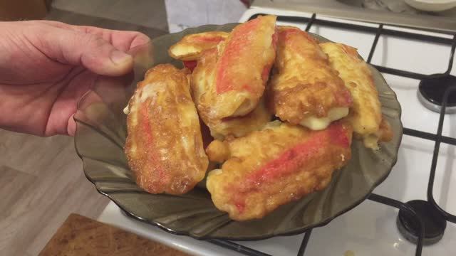 Крабовые палочки в кляре смотреть онлайн