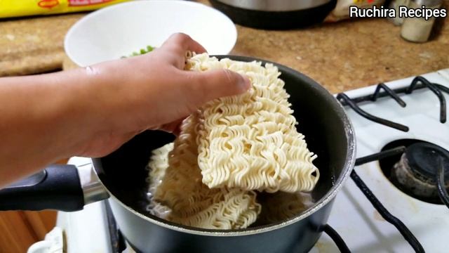 Viral maggi recipe 🌶🔥 Chilli garlic noodles recipe | chilli garlic maggi without soy sauce смотреть онлайн