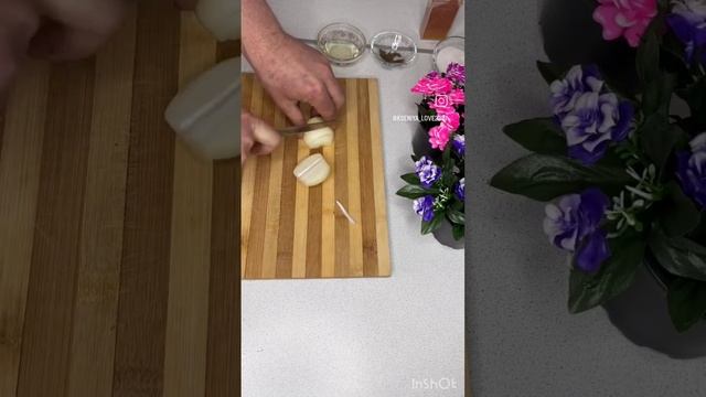 Реальный сочный рецепт шашлыка на косточке! очень вкусно #рецепты #шашлык смотреть онлайн