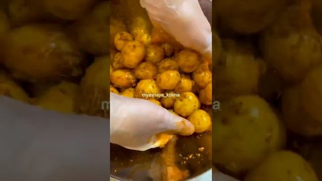 Молодой картофель со специями и травами с телячьими щёчками(телячьи щёчки тушенка)🤤🤤🤤🤤 смотреть онлайн