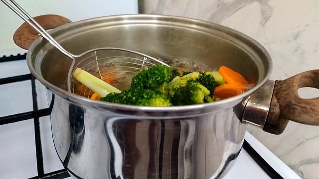 Смачний рецепт Пасти з Куркою та Овочами у Вершковому соусі смотреть онлайн