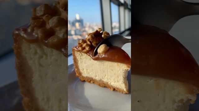 Чизкейк с карамелью и орехами ❤️ смотреть онлайн