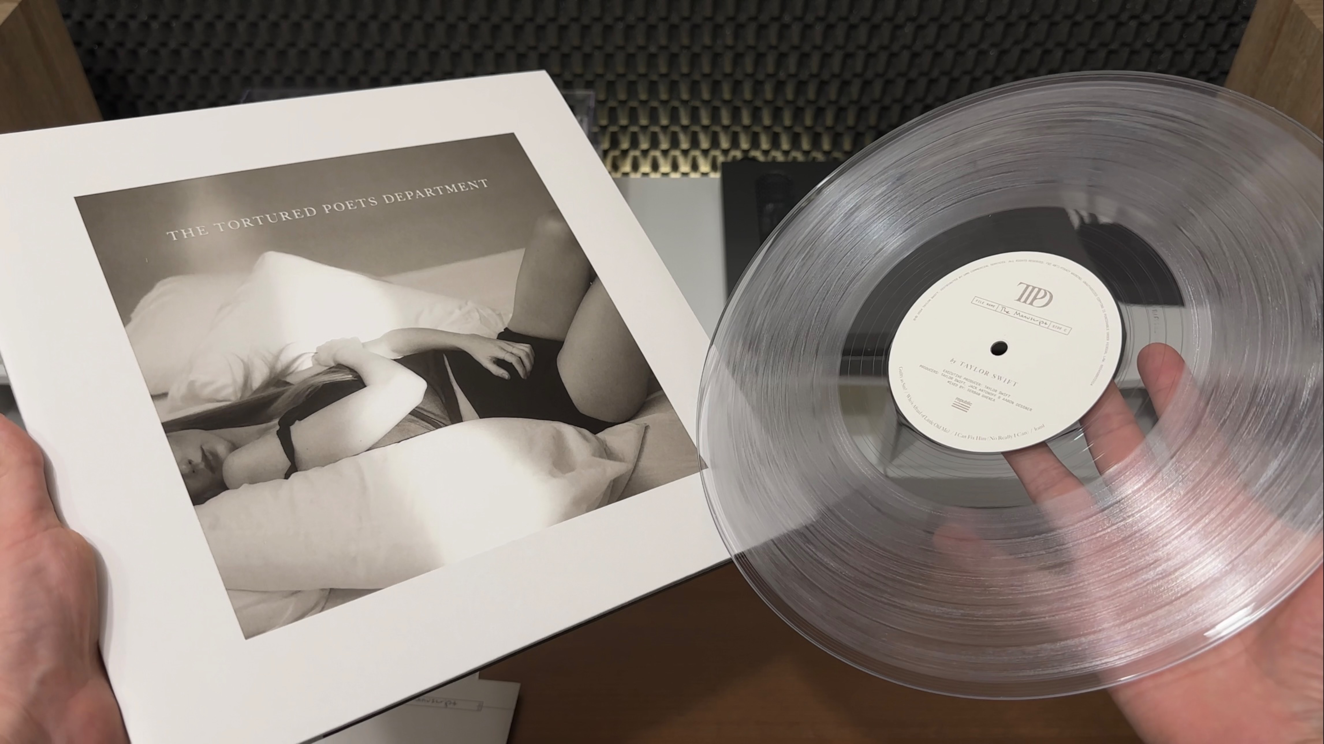 Taylor Swift - The Tortured Poets Department - Распаковка и обзор виниловой пластинки смотреть онлайн