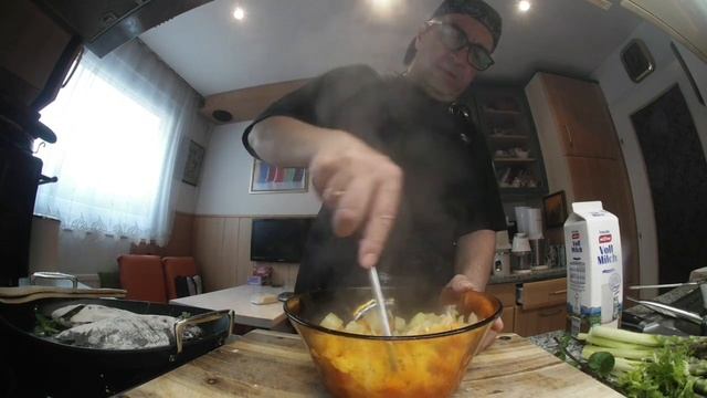 Пържена ципура с аспержи и пюре от фенел и картоф смотреть онлайн