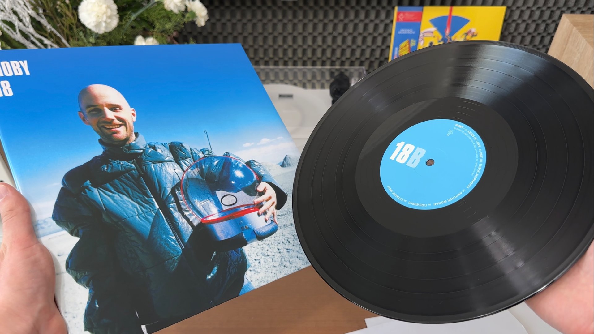 Moby - 18 - Распаковка и обзор виниловой пластинки смотреть онлайн