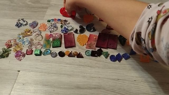 Коллекция изделий из эпоксидной смолы, что сделать из смолы детям и новичкам с молдами из набора смотреть онлайн