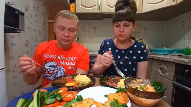 Мукбанг. Картофельное пюре и рыба в кляре | Mukbang. Mashed potatoes and battered fish смотреть онлайн