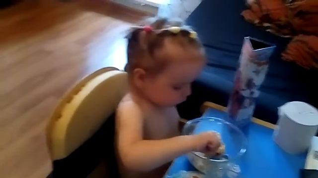 Ксюша вкусно кушает 14.07.16 смотреть онлайн