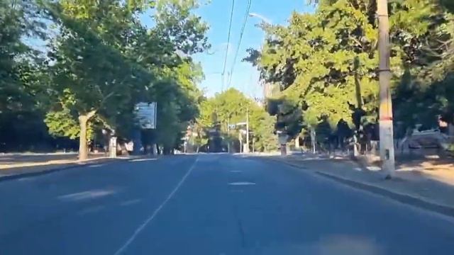 Утро в Херсоне, ул. Перекопская / Ушакова. Июль 2022 @NASHXEPCOH смотреть онлайн