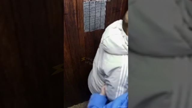 Молодой человек, который обоссал лифт на Варейкиса 50
