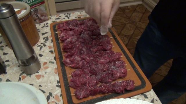 СТЕЙК-КЕБАБ ИЗ МРАМОРНОГО СТЕЙКА БАВЕТ И ШАШЛЫЧКИ ИЗ ОВОЩЕЙ НА ГАЗОВОМ ГРИЛЕ PRIMELINER!) БЕЗУМНО ВК смотреть онлайн