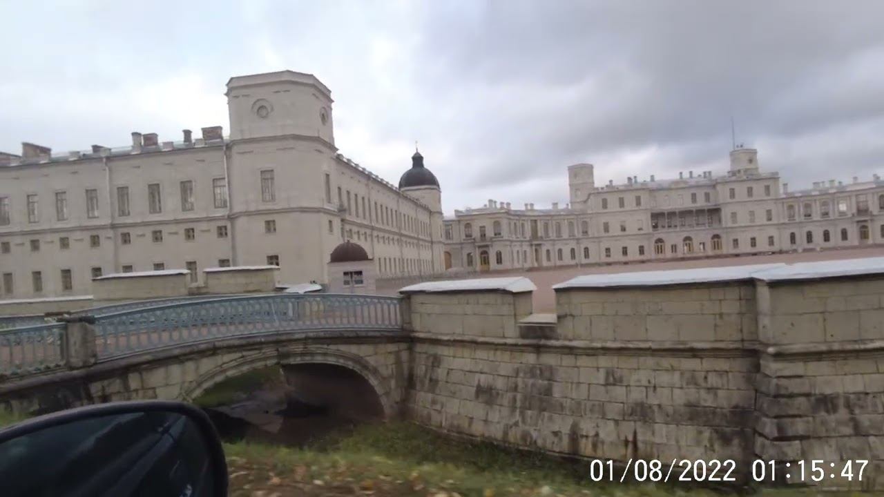Гатчина Вид на дворец из окна автомобиля смотреть онлайн