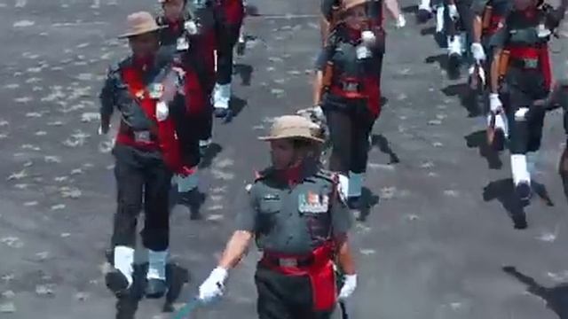 National Anthem by a small girl with Army Band смотреть онлайн
