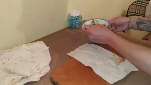 Конверты с луком и яйцом смотреть онлайн