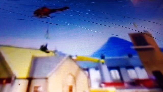 Пожарный Сэм. Норман прайс и его друг Джеймс забрались на крышу пожарной станции.