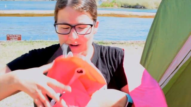 GIANT Pink Flamingo Floatie Review and Unboxing смотреть онлайн