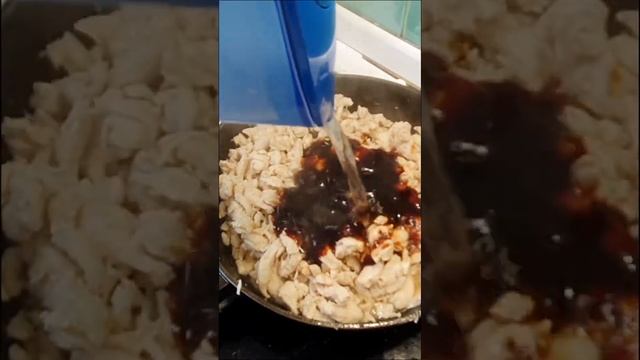 КУРИНАЯ ГРУДКА В СОУСЕ ТЕРИЯКИ С ОВОЩАМИ И РИСОМ смотреть онлайн
