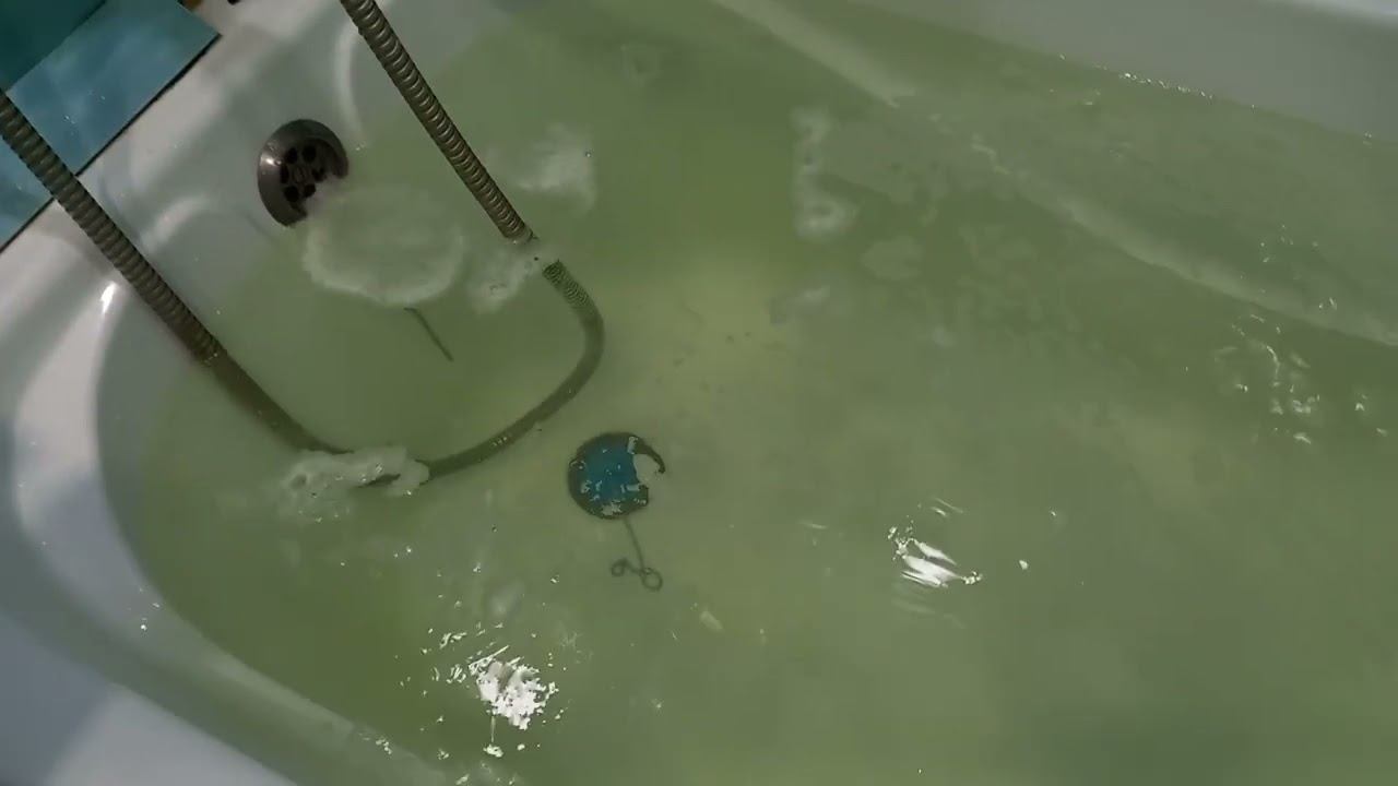 Что-то добавляют в воду, пить такую водичку не возникает желания смотреть онлайн