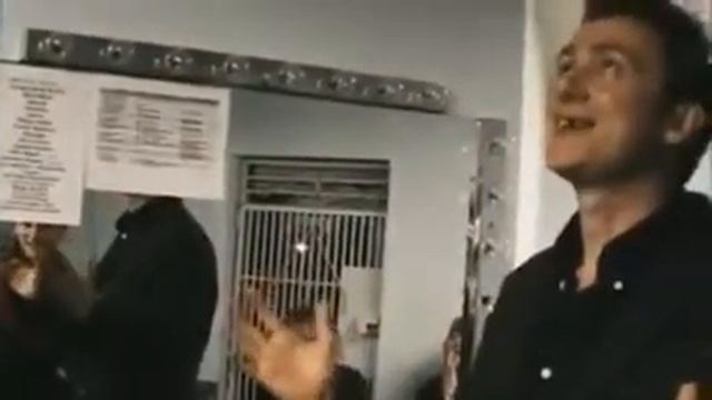 Damon Albarn Cigarette Trick смотреть онлайн