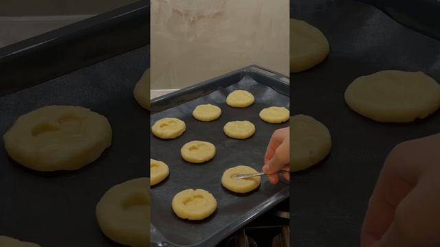 Печенья с джемом #печеньесначинкой #ппрецепты #ппторт #бентоторт #трайфлы #сникерс #торты смотреть онлайн