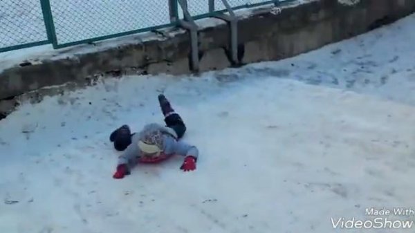 Способы катания на ледянке.