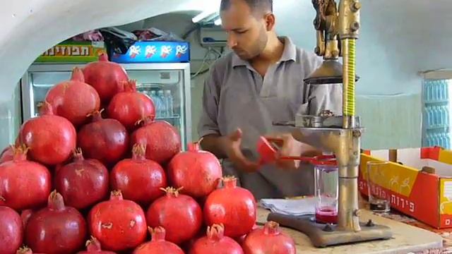 Rimonim stand in the Old City смотреть онлайн