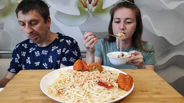 МУКБАНГ ФАРШИРОВАННЫЕ ПЕРЦЫ СО СПАГЕТТИ | MUKBANG STUFFED PEPPERS WITH SPAGHETTI #мукбанг #mukbang