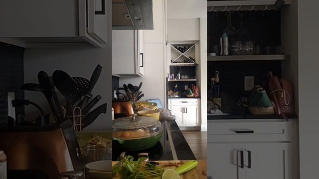 Live Quarantine Cooking Class: Shortcut Ramen смотреть онлайн