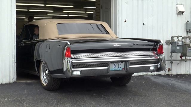 1964 Lincoln Continental Convertible from Manns Restoration, in Festus, MO смотреть онлайн