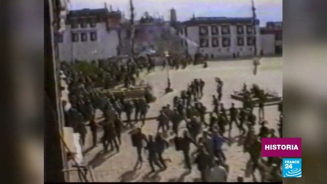 Ochenta años siendo el Dalai Lama, de los cuales sesenta ha vivido en el exilio смотреть онлайн