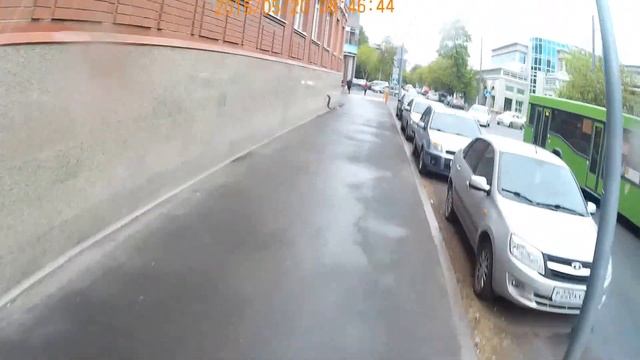 Велосипед. Переходим пешком по пешеходным переходам