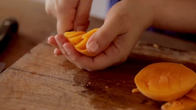 [ENG] Mango Strawberry Smoothie / عصير المانجو والفراوله - CookingWithAlia - Episode 467 смотреть онлайн