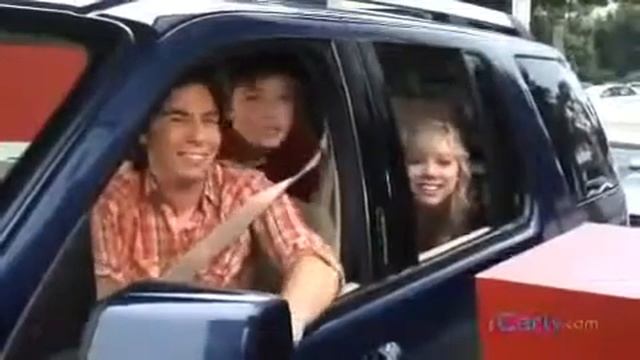 iCarly Inside-Out Burger! смотреть онлайн