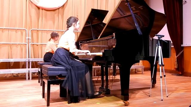 17 . А. Пьяццолла «Аве Мария», исп. Соловьёва Екатерина, Мелехова София смотреть онлайн