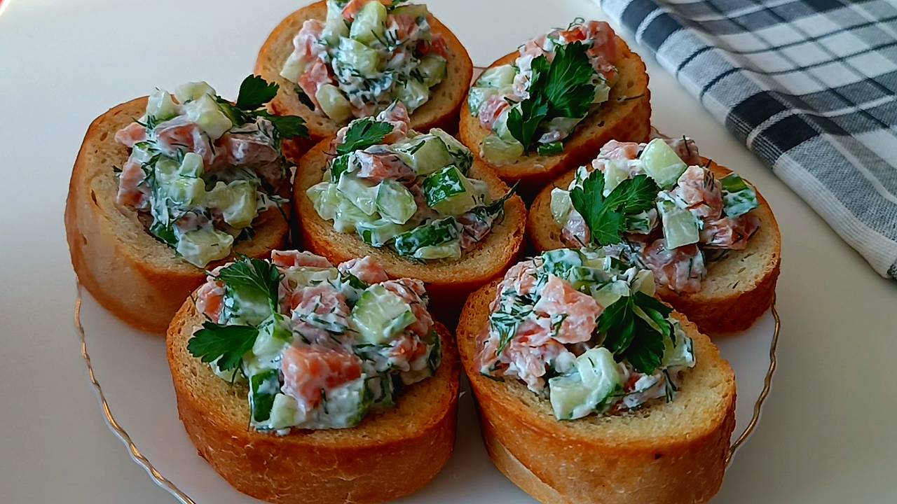 📌 Знаменитый "Салат в багете" - очень быстрый и вкусный вариант закуски смотреть онлайн