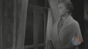 Под окном черемуха колышется