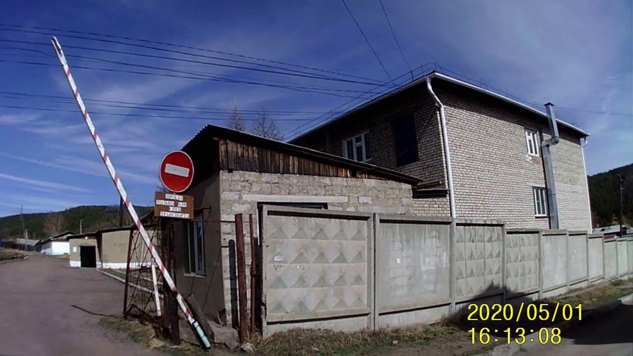 На мопеде по улицам своего городка смотреть онлайн