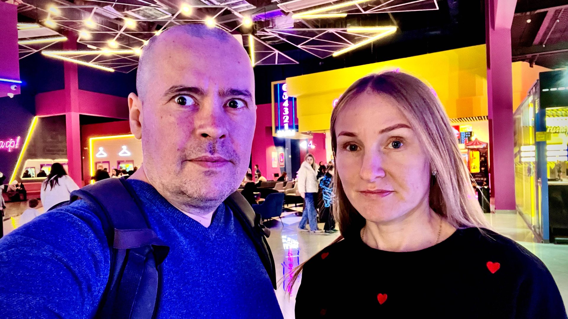 Наступила Суббота. Упала женщина, а мы на «Звезды в Сибири» - отзыв о фильме. Гулянки 😊 смотреть онлайн