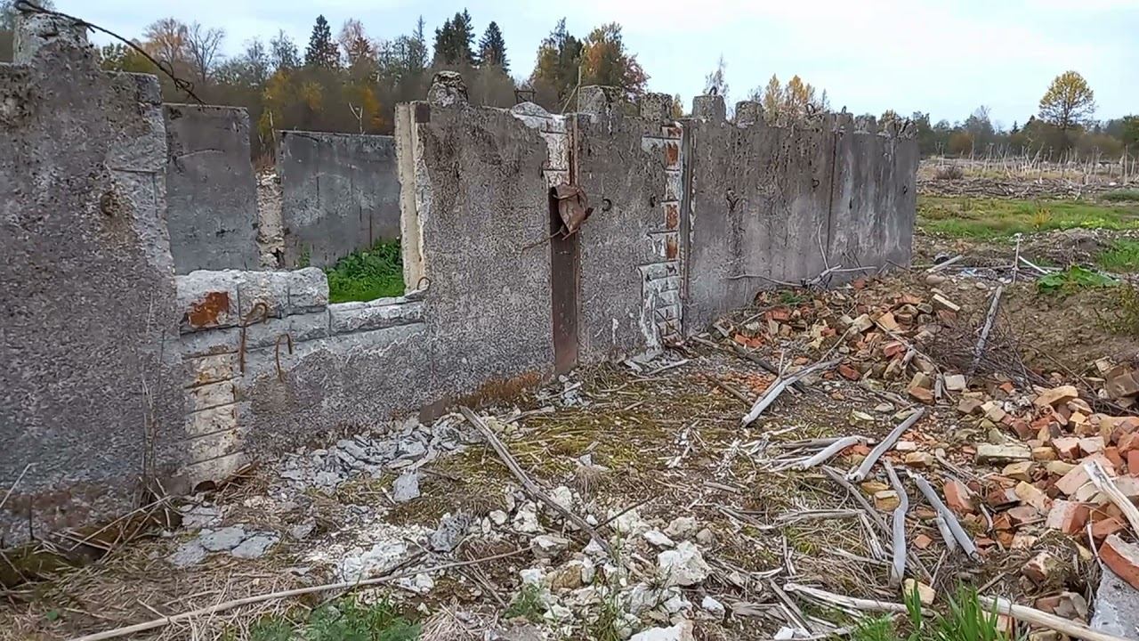 За деревней благопристойная картинка резко меняется, разруха смотреть онлайн