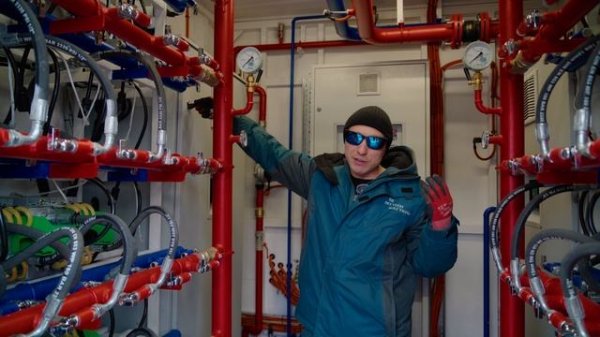 Hydro mining container 20ft with dry cooling tower.