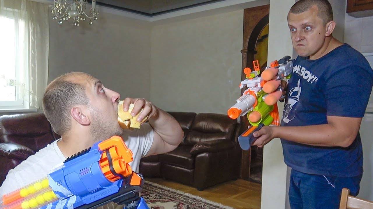 Толик съел мою еду. Нерф битва. Bro Has Eaten My Meal. Nerf Battle. Nerf Bros Show.